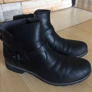 Teva ankle boots size 8.